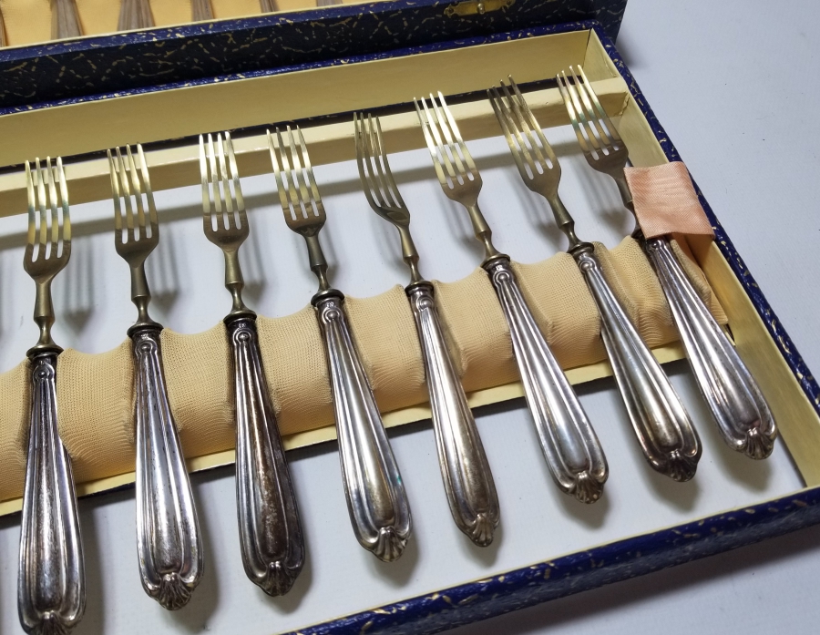 ORİJİNAL KUTUSUNDA GÜMÜŞ SAPLI ANTİKA ÇATAL - BIÇAK TAKIMI