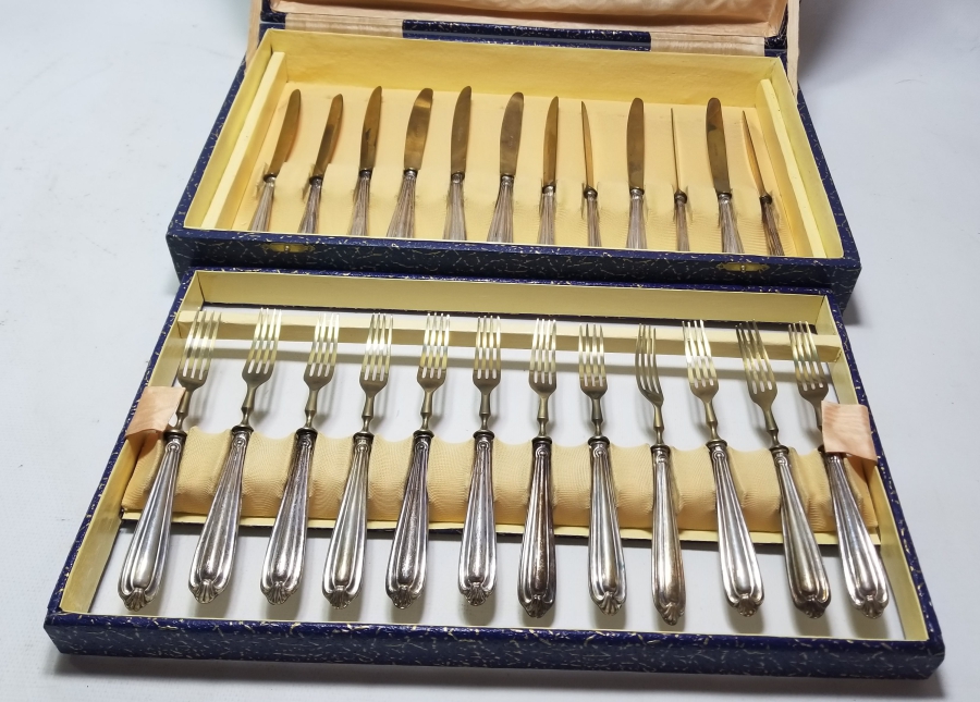 ORİJİNAL KUTUSUNDA GÜMÜŞ SAPLI ANTİKA ÇATAL - BIÇAK TAKIMI