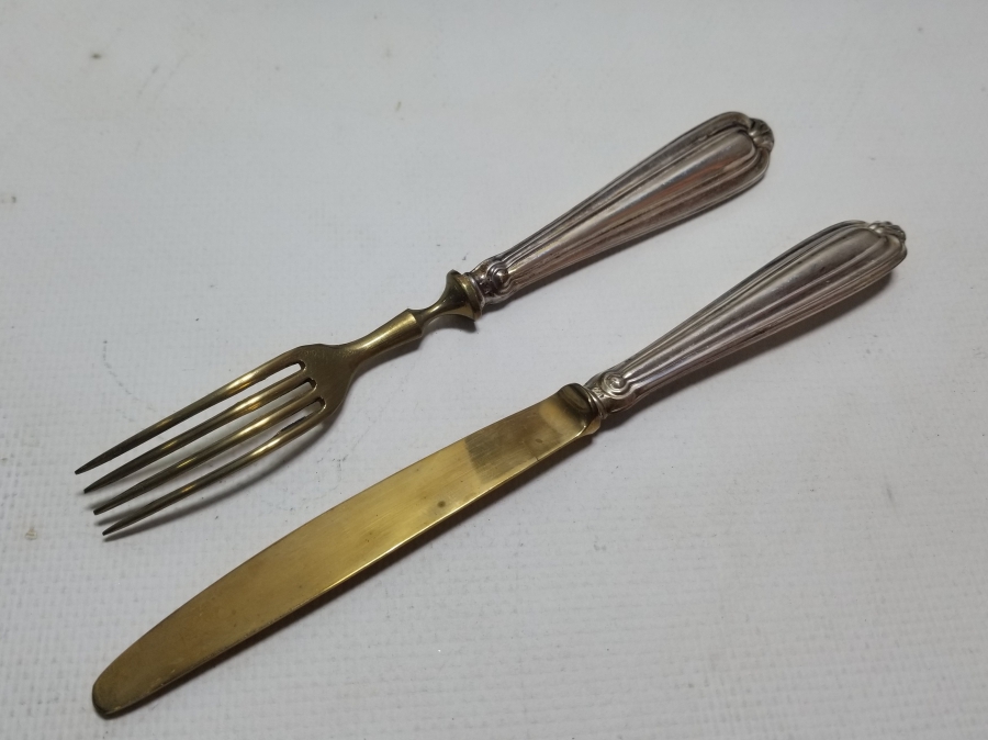 ORİJİNAL KUTUSUNDA GÜMÜŞ SAPLI ANTİKA ÇATAL - BIÇAK TAKIMI