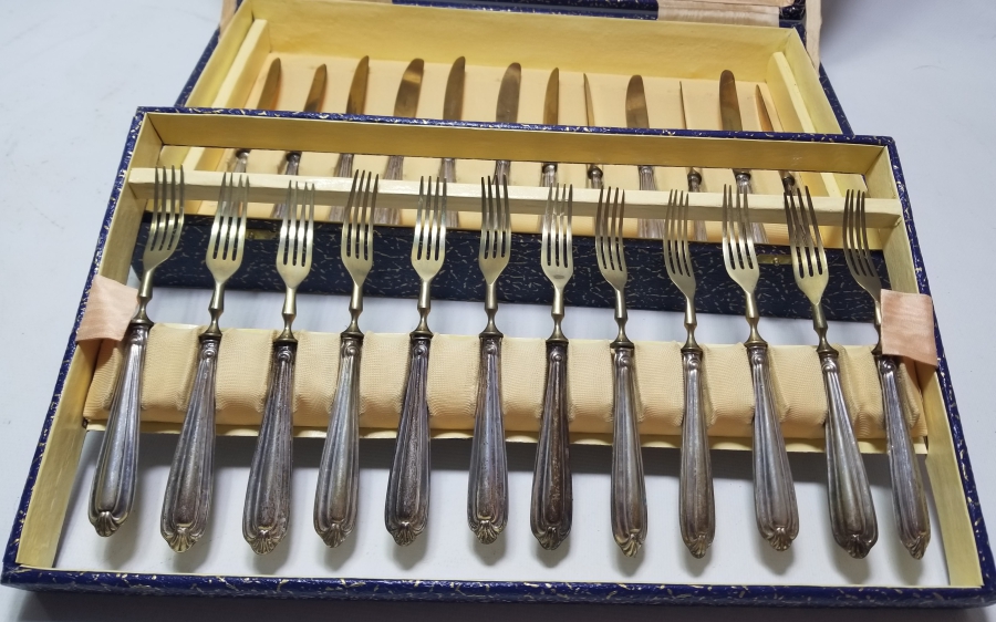 ORİJİNAL KUTUSUNDA GÜMÜŞ SAPLI ANTİKA ÇATAL - BIÇAK TAKIMI