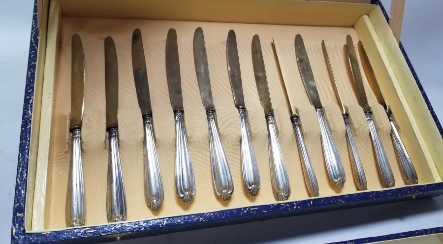 ORİJİNAL KUTUSUNDA GÜMÜŞ SAPLI ANTİKA ÇATAL - BIÇAK TAKIMI