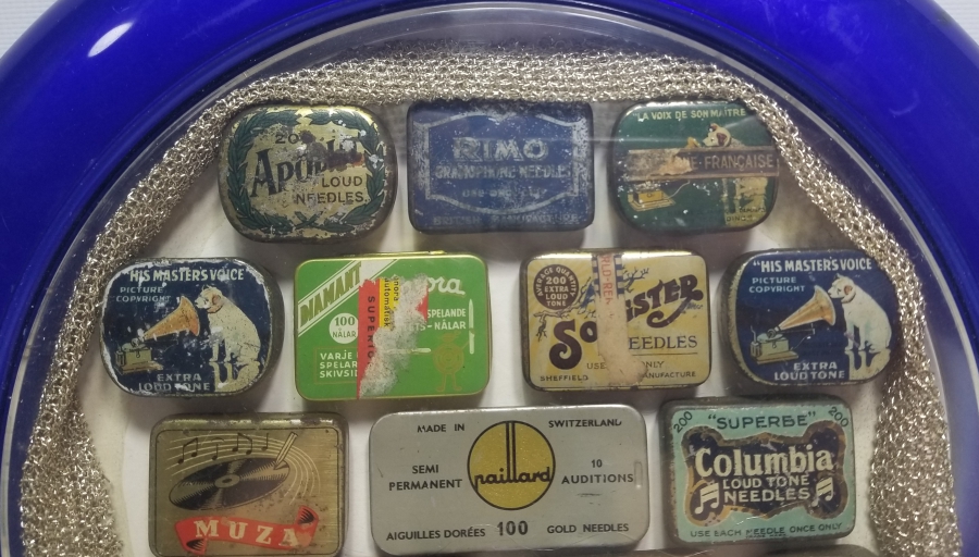 ANTİKA GRAMAFON İĞNESİ KUTULARINDAN YAPILMIŞ PANO