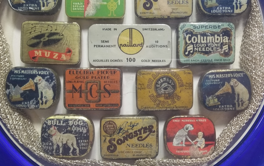 ANTİKA GRAMAFON İĞNESİ KUTULARINDAN YAPILMIŞ PANO