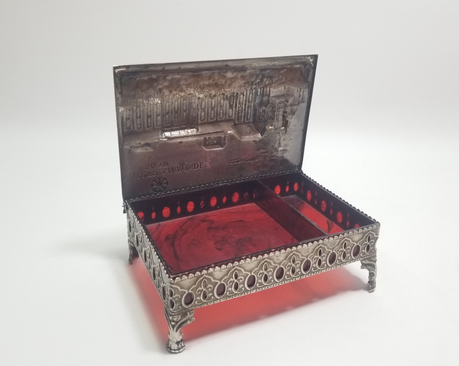 UŞAK ŞEKER FABRİKASININ KURULUŞUNUN 50. YILINA ÖZEL YAPTIRILMIŞ ANTİKA KAPAKLI KUTU