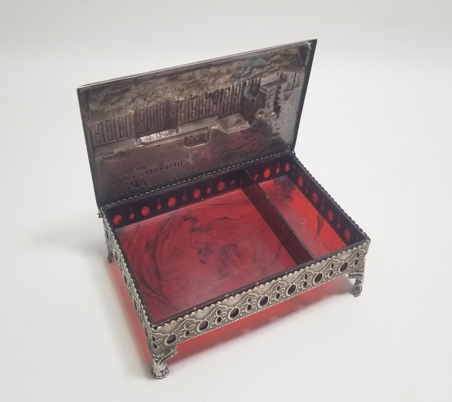 UŞAK ŞEKER FABRİKASININ KURULUŞUNUN 50. YILINA ÖZEL YAPTIRILMIŞ ANTİKA KAPAKLI KUTU