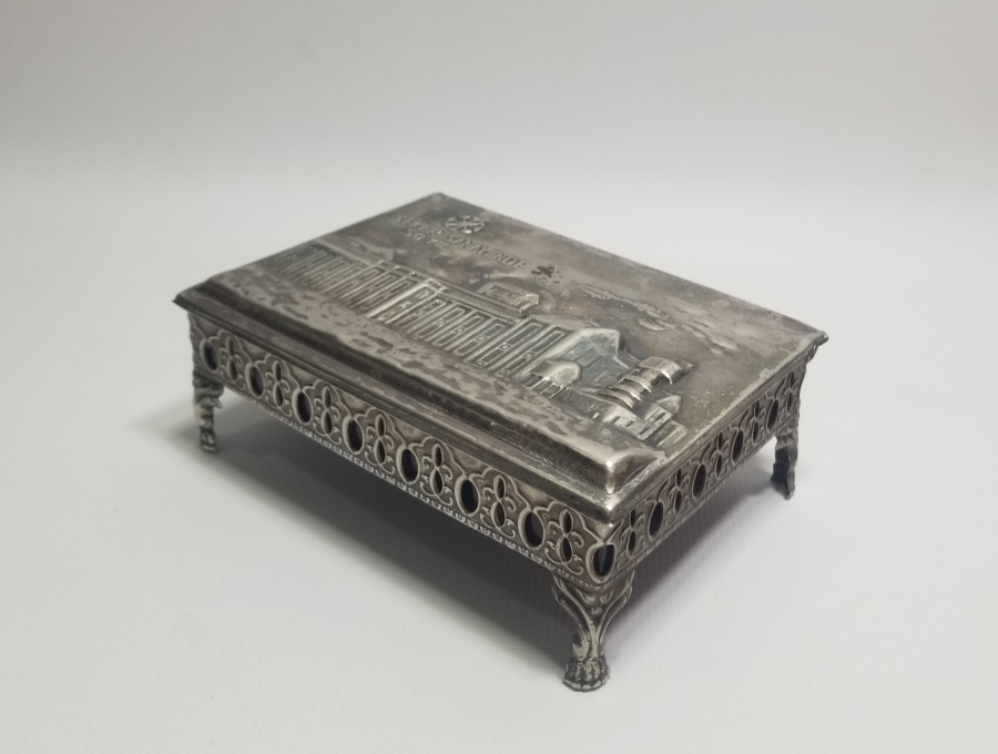 UŞAK ŞEKER FABRİKASININ KURULUŞUNUN 50. YILINA ÖZEL YAPTIRILMIŞ ANTİKA KAPAKLI KUTU