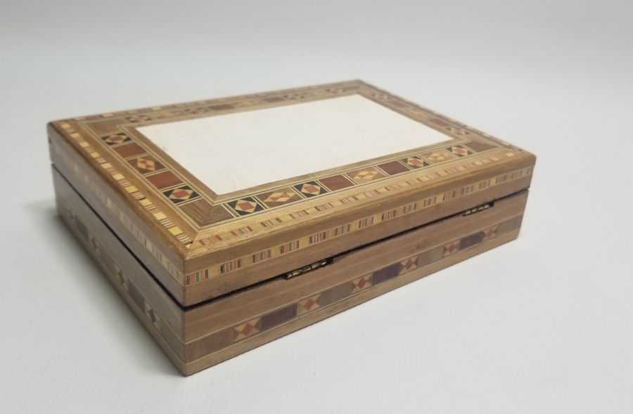 MARKUTERİ İŞÇİLİKLİ ANTİKA KAPAKLI KUTU