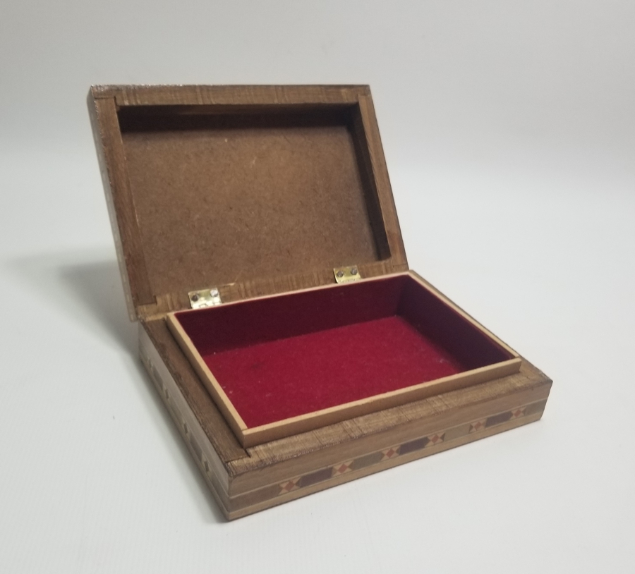 MARKUTERİ İŞÇİLİKLİ ANTİKA KAPAKLI KUTU