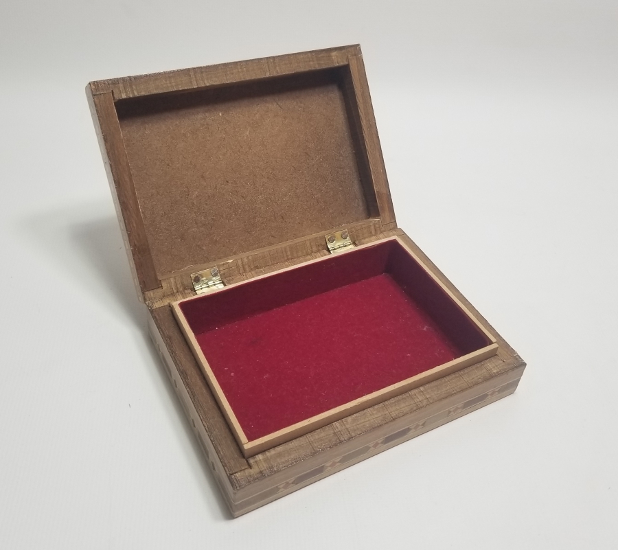 MARKUTERİ İŞÇİLİKLİ ANTİKA KAPAKLI KUTU