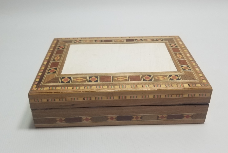 MARKUTERİ İŞÇİLİKLİ ANTİKA KAPAKLI KUTU