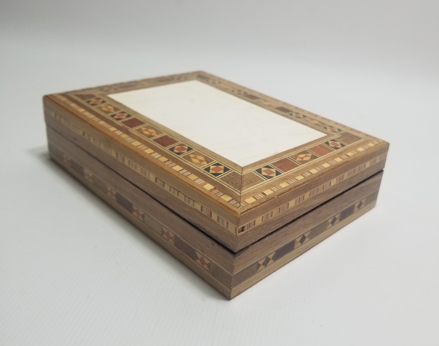 MARKUTERİ İŞÇİLİKLİ ANTİKA KAPAKLI KUTU