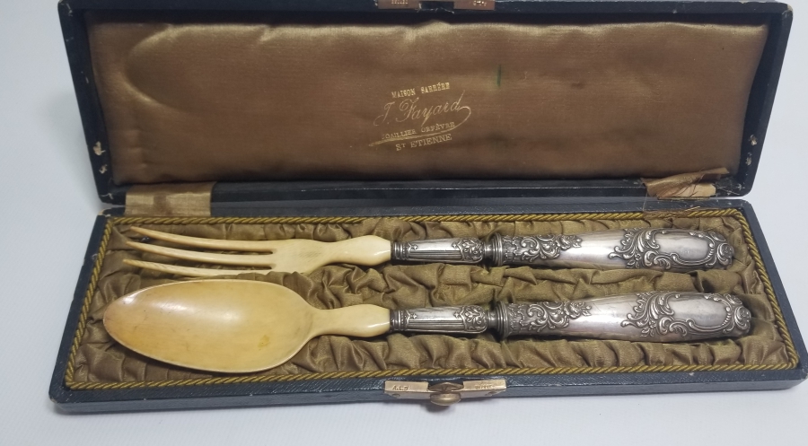 ORİJİNAL KUTUSUNDA ANTİKA GÜMÜŞ VE FİLDİŞİ SERVİS KAŞIK ÇATALI