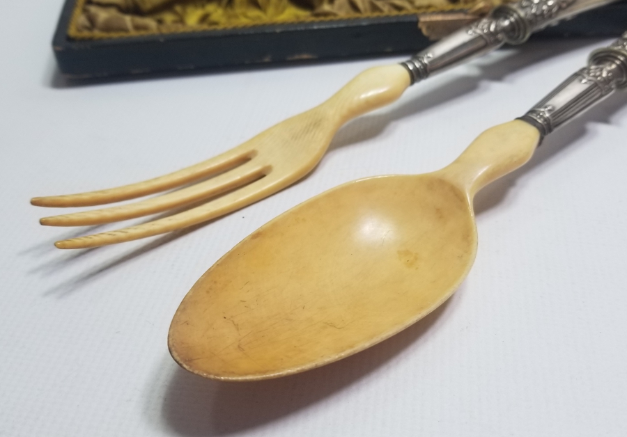 ORİJİNAL KUTUSUNDA ANTİKA GÜMÜŞ VE FİLDİŞİ SERVİS KAŞIK ÇATALI