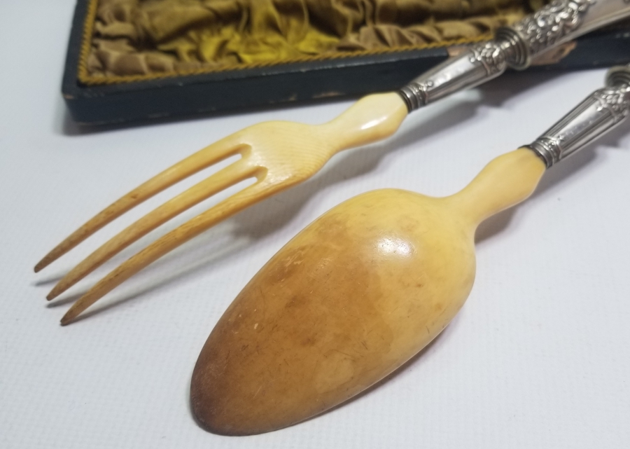 ORİJİNAL KUTUSUNDA ANTİKA GÜMÜŞ VE FİLDİŞİ SERVİS KAŞIK ÇATALI