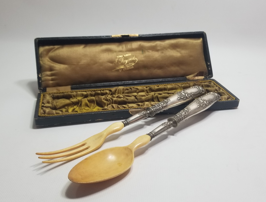 ORİJİNAL KUTUSUNDA ANTİKA GÜMÜŞ VE FİLDİŞİ SERVİS KAŞIK ÇATALI