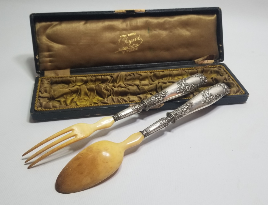 ORİJİNAL KUTUSUNDA ANTİKA GÜMÜŞ VE FİLDİŞİ SERVİS KAŞIK ÇATALI