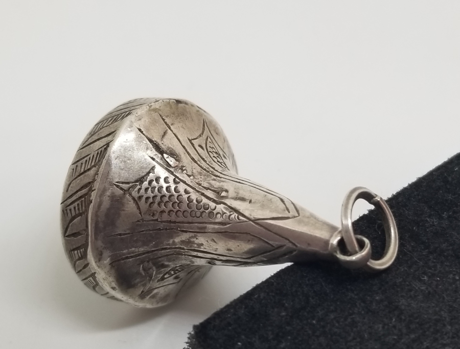 DOĞAL TAŞ ÜZERİ EL KAZIMA GÜMÜŞ TUTMAÇLI TÜRKMEN TILSIM MÜHÜR