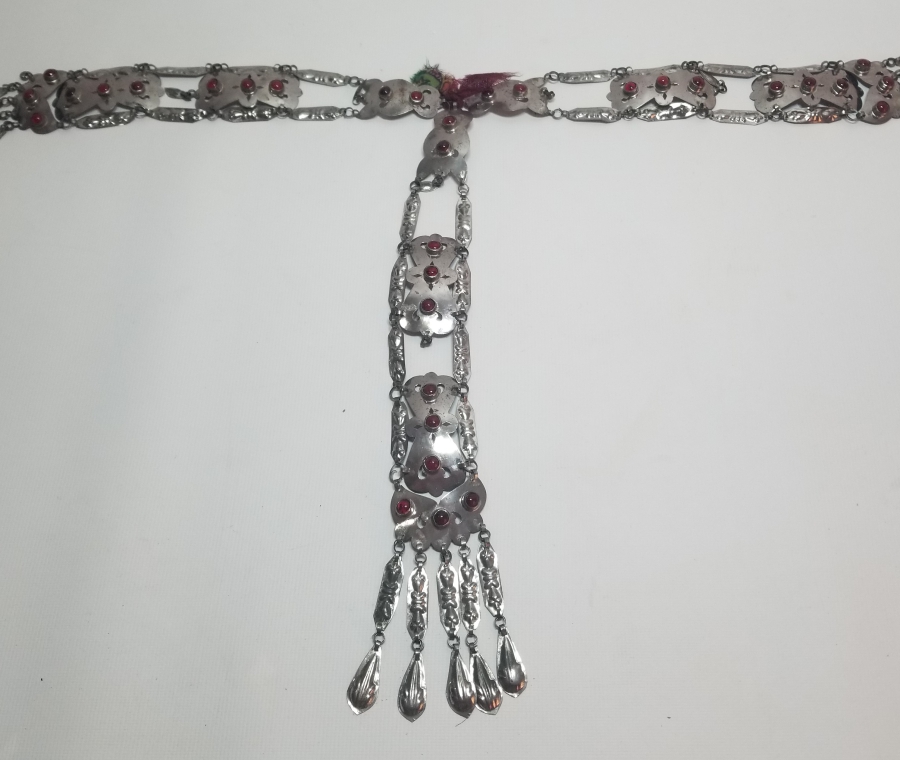 ÜZERİ DOĞAL TAŞLI VE KABARTMA İŞÇİLİKLİ TÜRKMEN İŞİ ANTİKA BÜYÜK BOY GELİN FES SÜSÜ