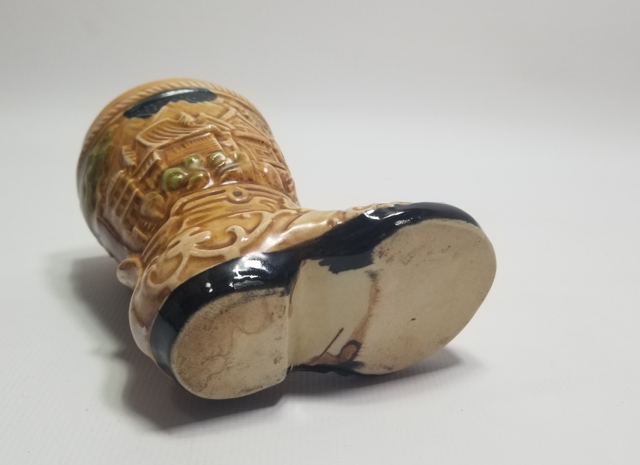 KABARTMA İŞÇİLİKLİ ÇİZME FORMLU ANTİKA İNGİLİZ VAZO