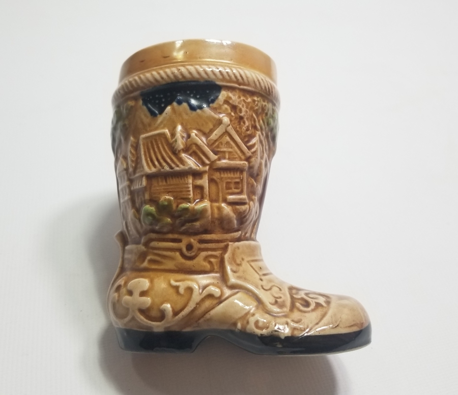 KABARTMA İŞÇİLİKLİ ÇİZME FORMLU ANTİKA İNGİLİZ VAZO