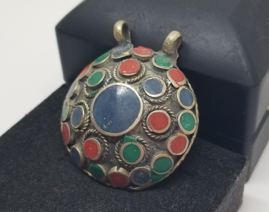 ÜZERİ DOĞAL TAŞLI VE MİNE İŞÇİLİKLİ ANTİKA TÜRKMEN KOLYE UCU