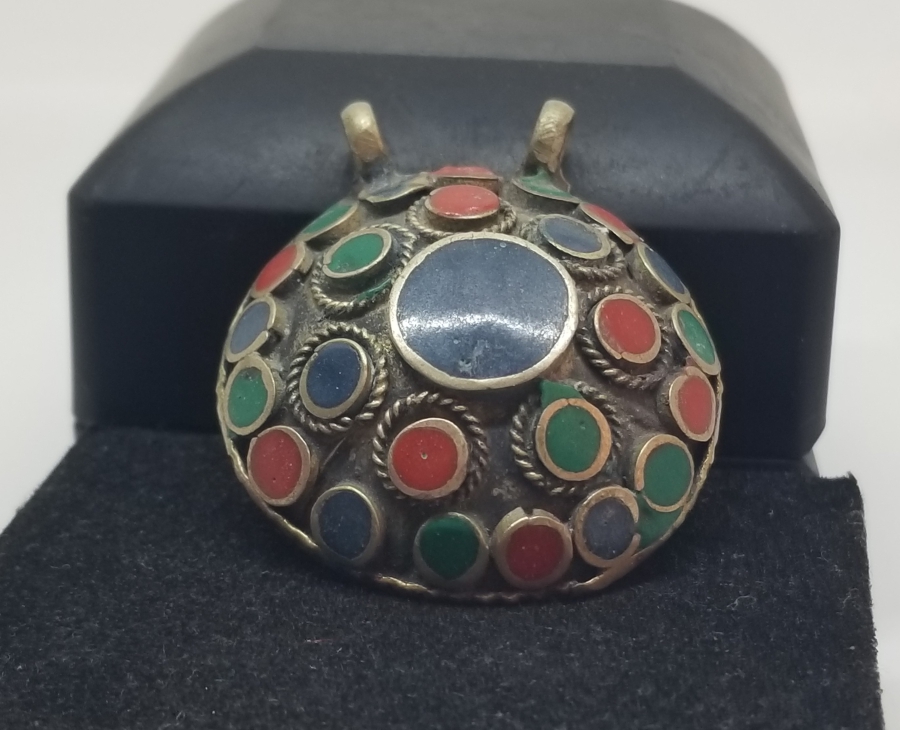 ÜZERİ DOĞAL TAŞLI VE MİNE İŞÇİLİKLİ ANTİKA TÜRKMEN KOLYE UCU