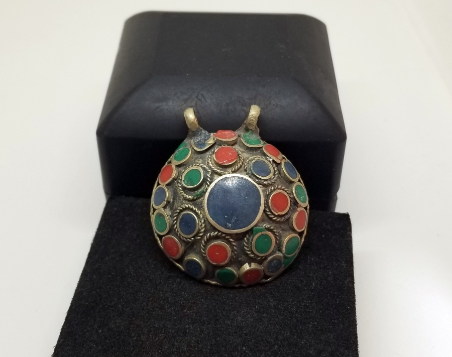 ÜZERİ DOĞAL TAŞLI VE MİNE İŞÇİLİKLİ ANTİKA TÜRKMEN KOLYE UCU