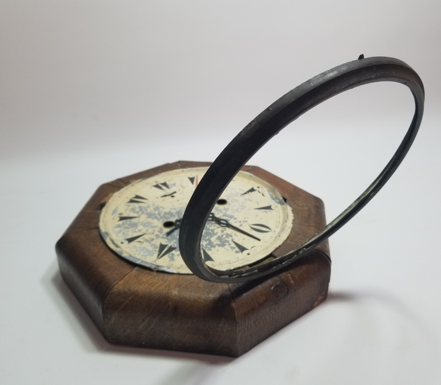 SONRADAN PİLLİ SAATE ÇEVRİLMİŞ OSMANLI İSTASYON SAATİ