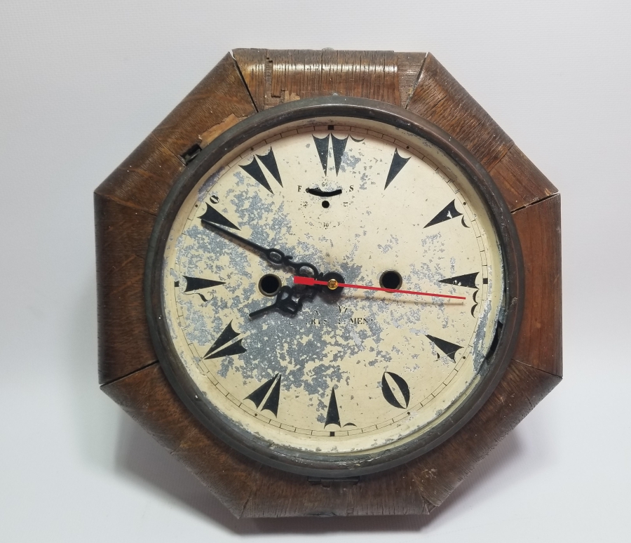 SONRADAN PİLLİ SAATE ÇEVRİLMİŞ OSMANLI İSTASYON SAATİ