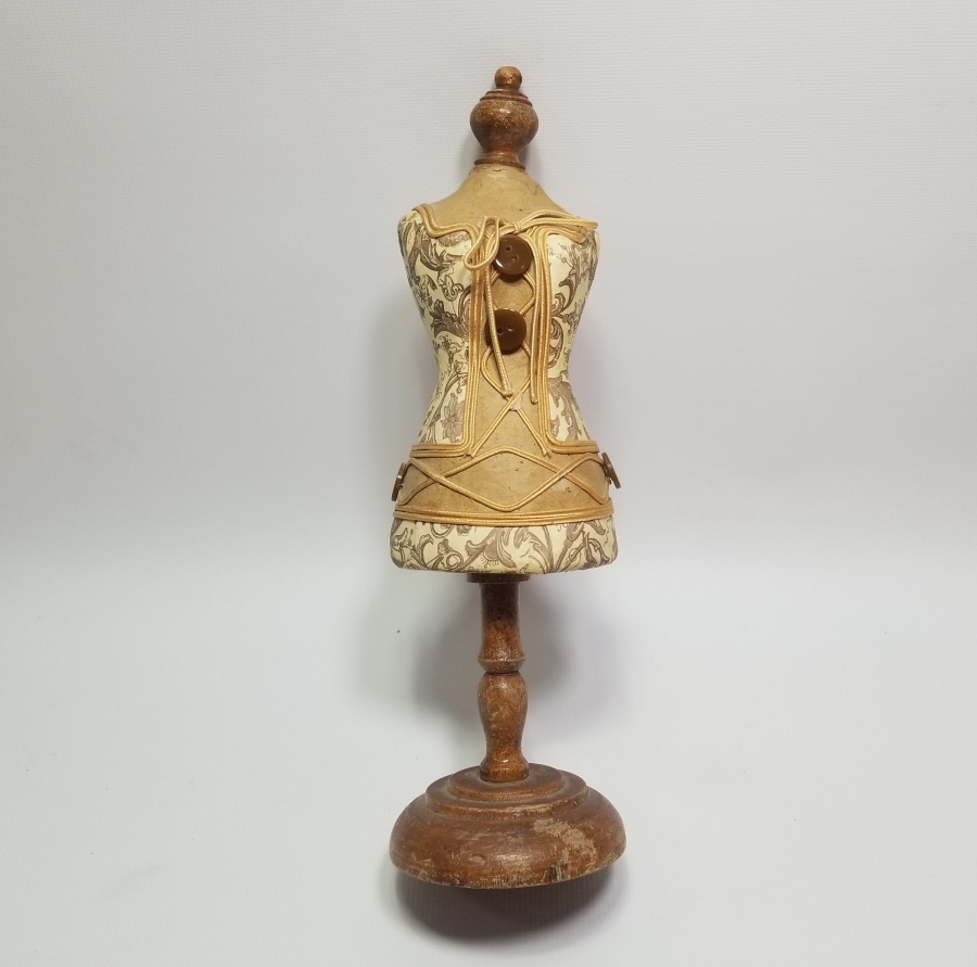 ELBİSE MANKENİ FORMUNDA YAPILMIŞ ÇOK NADİR OSMANLI DÖNEMİ TERZİ İĞNELİĞİ