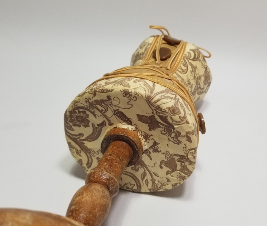 ELBİSE MANKENİ FORMUNDA YAPILMIŞ ÇOK NADİR OSMANLI DÖNEMİ TERZİ İĞNELİĞİ