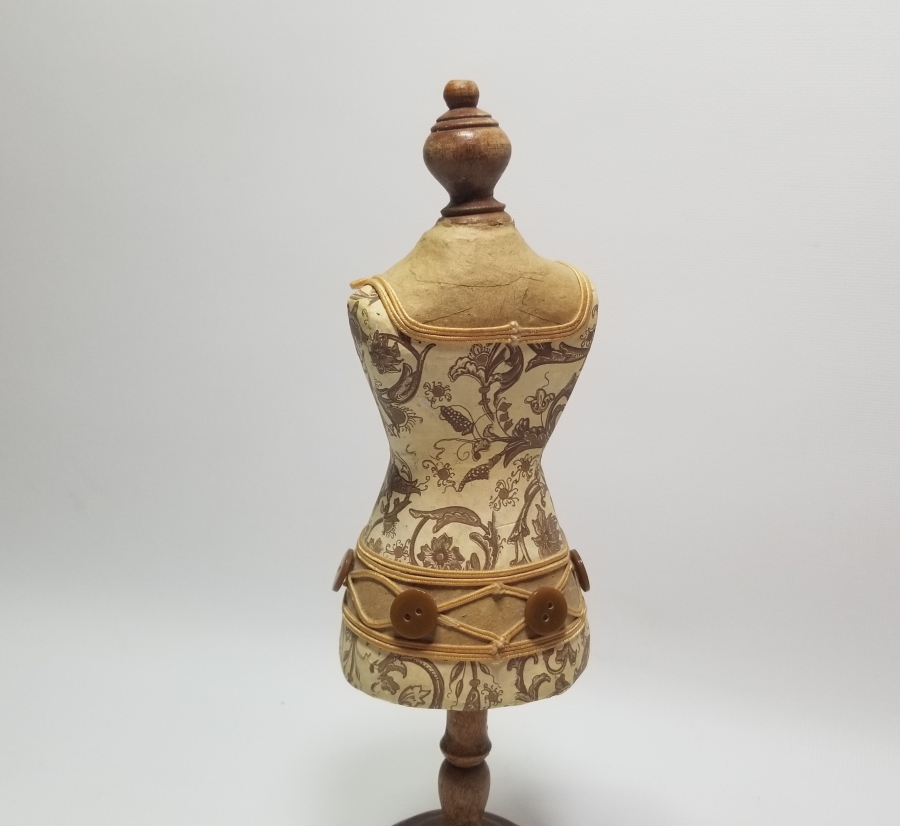 ELBİSE MANKENİ FORMUNDA YAPILMIŞ ÇOK NADİR OSMANLI DÖNEMİ TERZİ İĞNELİĞİ