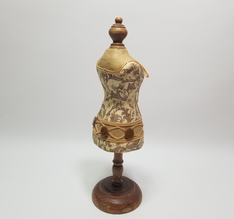 ELBİSE MANKENİ FORMUNDA YAPILMIŞ ÇOK NADİR OSMANLI DÖNEMİ TERZİ İĞNELİĞİ