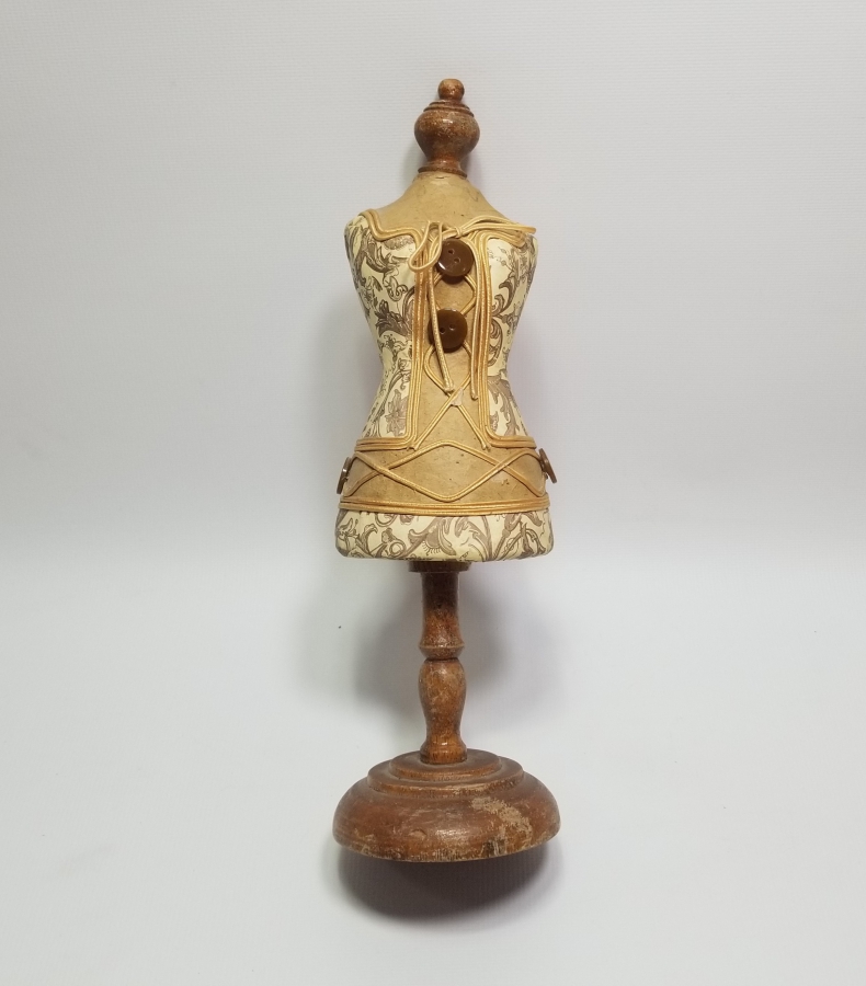 ELBİSE MANKENİ FORMUNDA YAPILMIŞ ÇOK NADİR OSMANLI DÖNEMİ TERZİ İĞNELİĞİ