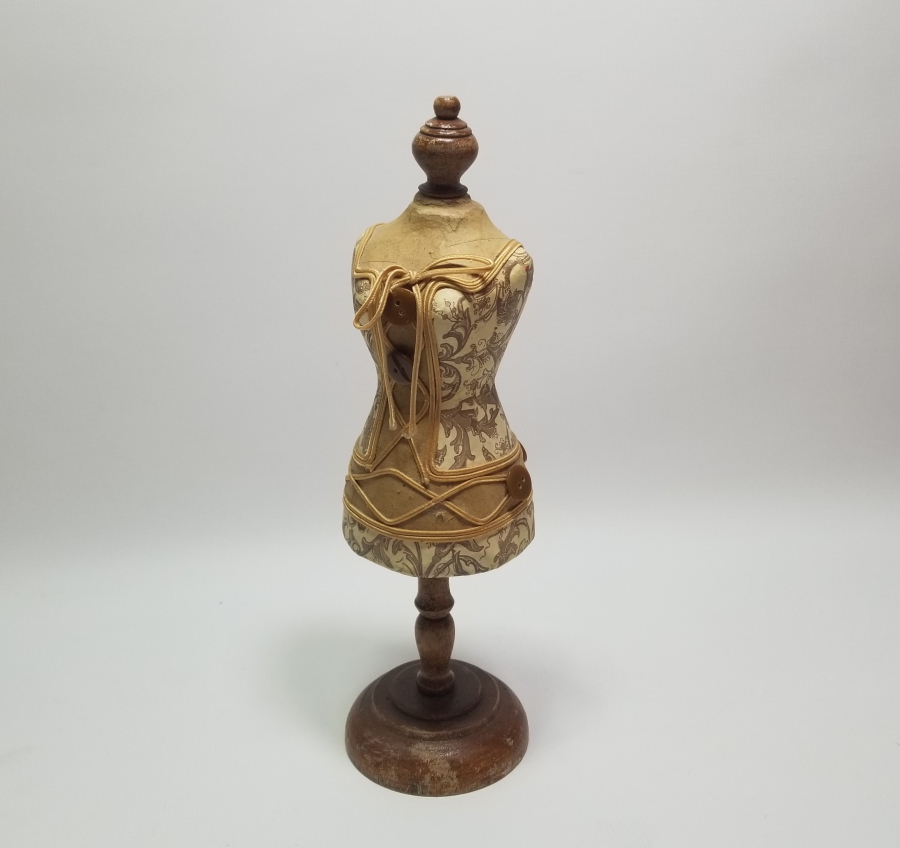 ELBİSE MANKENİ FORMUNDA YAPILMIŞ ÇOK NADİR OSMANLI DÖNEMİ TERZİ İĞNELİĞİ