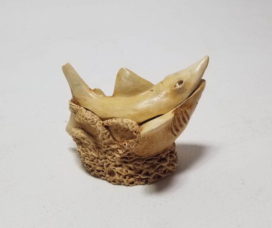 FİLDİŞİNDEN YAPILMIŞ DEKORATİF KÖPEKBALIĞI FORMLU KAPAKLI KUTU