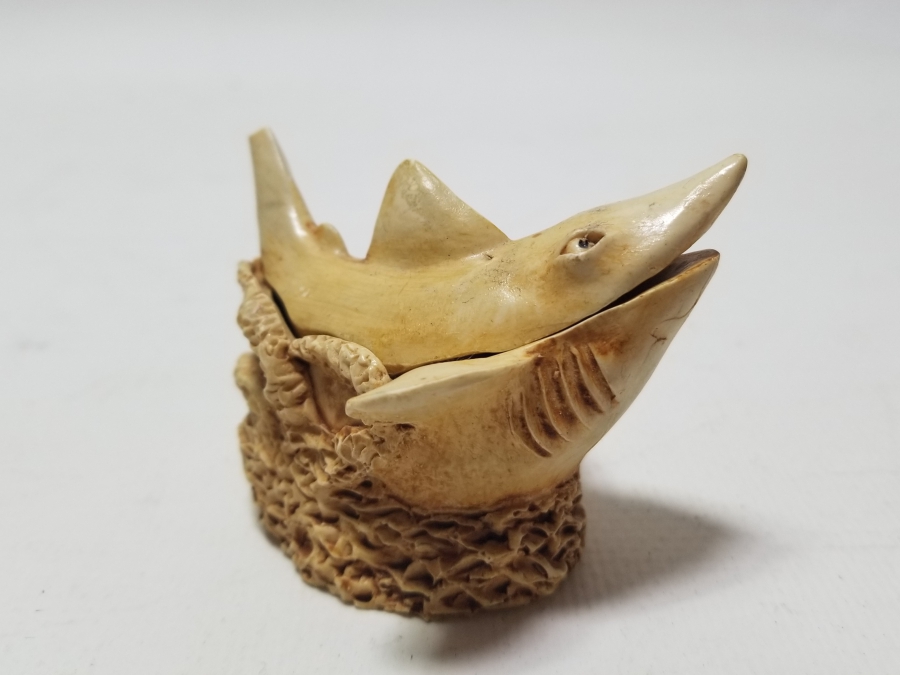 FİLDİŞİNDEN YAPILMIŞ DEKORATİF KÖPEKBALIĞI FORMLU KAPAKLI KUTU