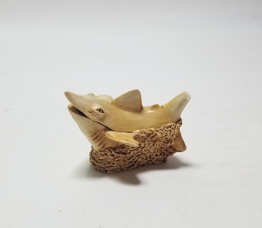 FİLDİŞİNDEN YAPILMIŞ DEKORATİF KÖPEKBALIĞI FORMLU KAPAKLI KUTU