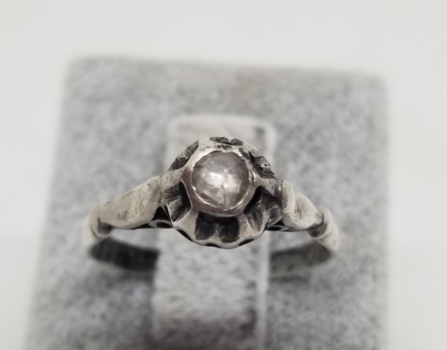 OSMANLI DÖNEMİ GÜMÜŞ MONTÜRLÜ ELMAS TEKTAŞ YÜZÜK