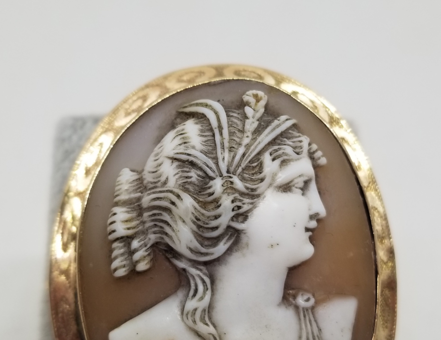 1900 BAŞLARI ALTIN İNGİLİZ KAMEO BROŞ