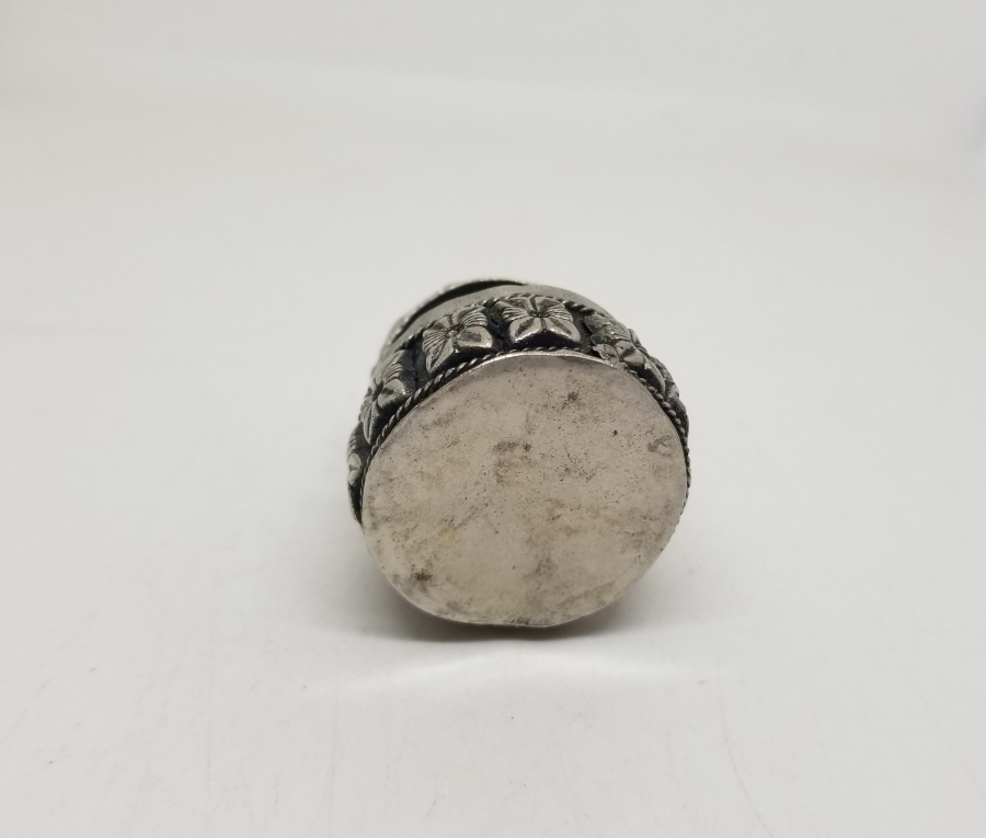 ÜZERİ DOĞA TAŞLI GÜMÜŞ KAPLAMA KAPAKLI KUTU