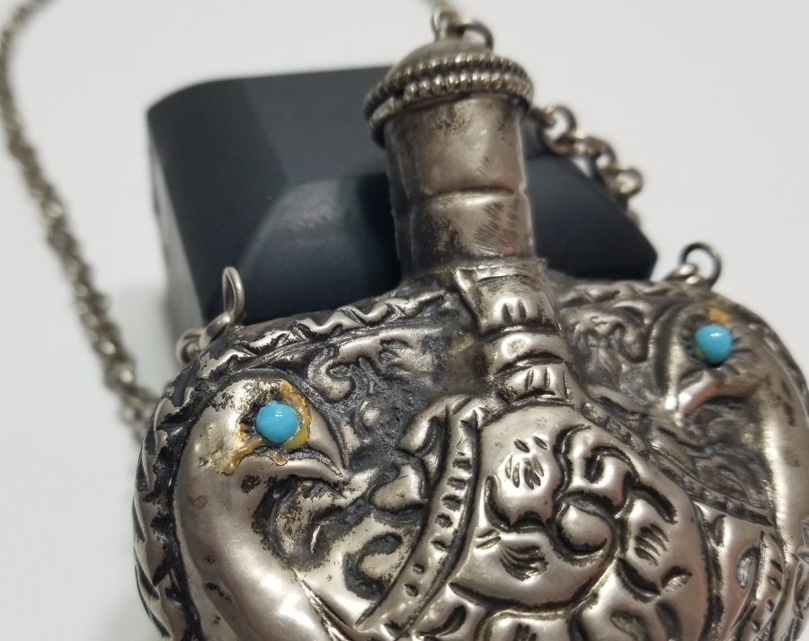 KABARTMA İŞÇİLİKLİ ANTİKA KOKULUK