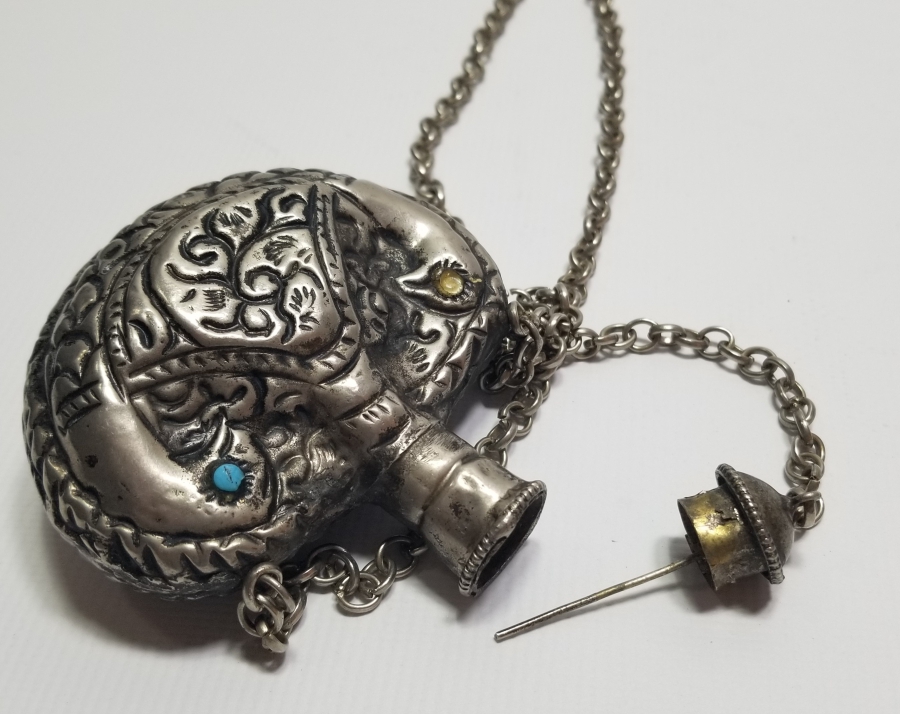 KABARTMA İŞÇİLİKLİ ANTİKA KOKULUK