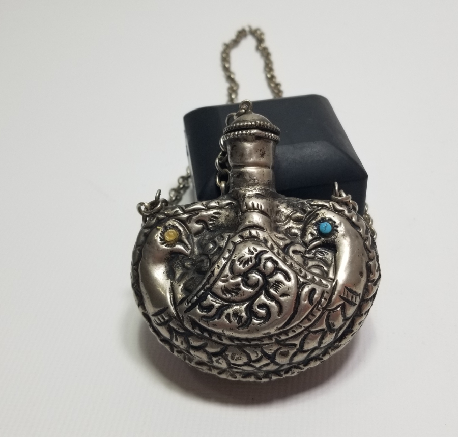 KABARTMA İŞÇİLİKLİ ANTİKA KOKULUK