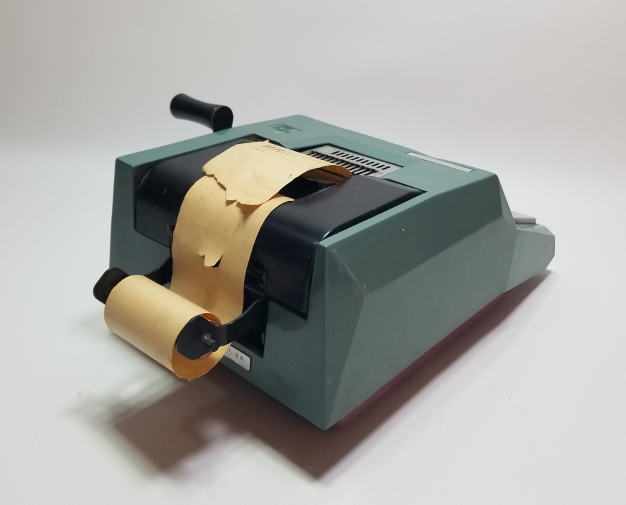 OLIVETTİ MARKA ANTİKA HESAP MAKİNESİ