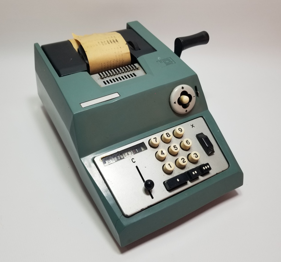 OLIVETTİ MARKA ANTİKA HESAP MAKİNESİ