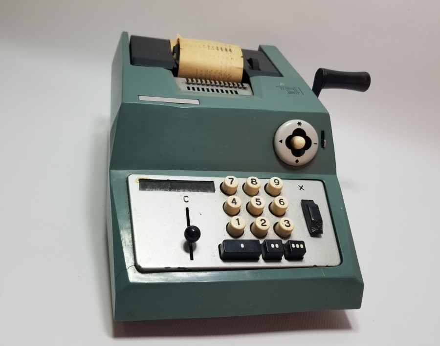 OLIVETTİ MARKA ANTİKA HESAP MAKİNESİ