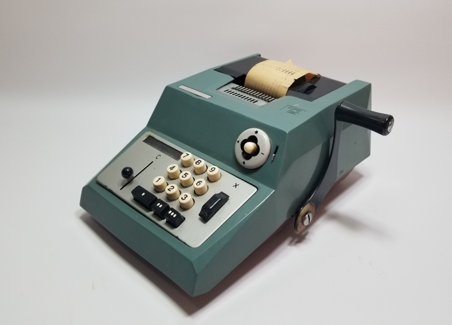 OLIVETTİ MARKA ANTİKA HESAP MAKİNESİ