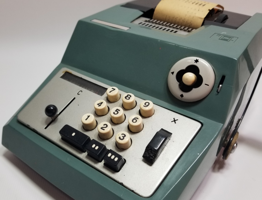 OLIVETTİ MARKA ANTİKA HESAP MAKİNESİ
