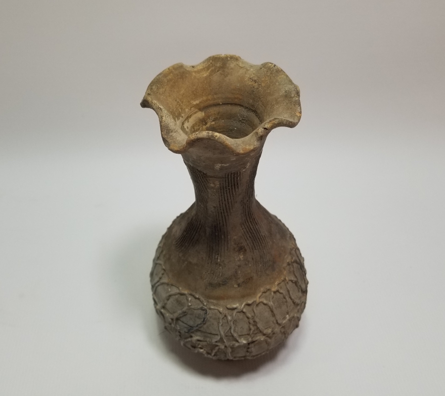 KABARTMA İŞÇİLİKLİ EL YAPIMI ANTİKA TOPRAK VAZO